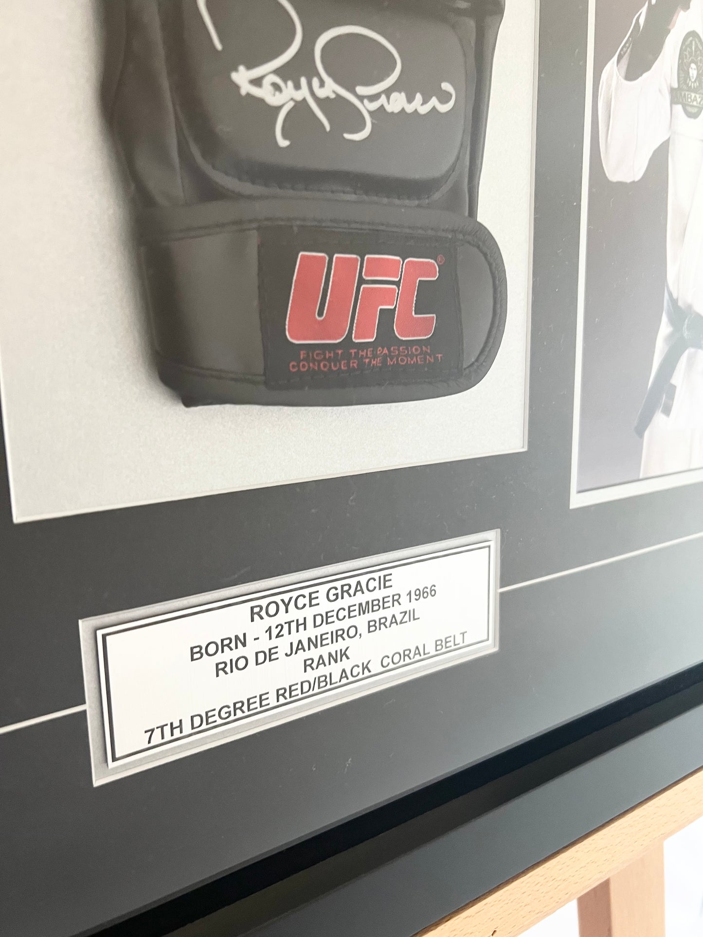 Royce Gracie Signed UFC MMA Autographed fighting Glove Beckett Authentication