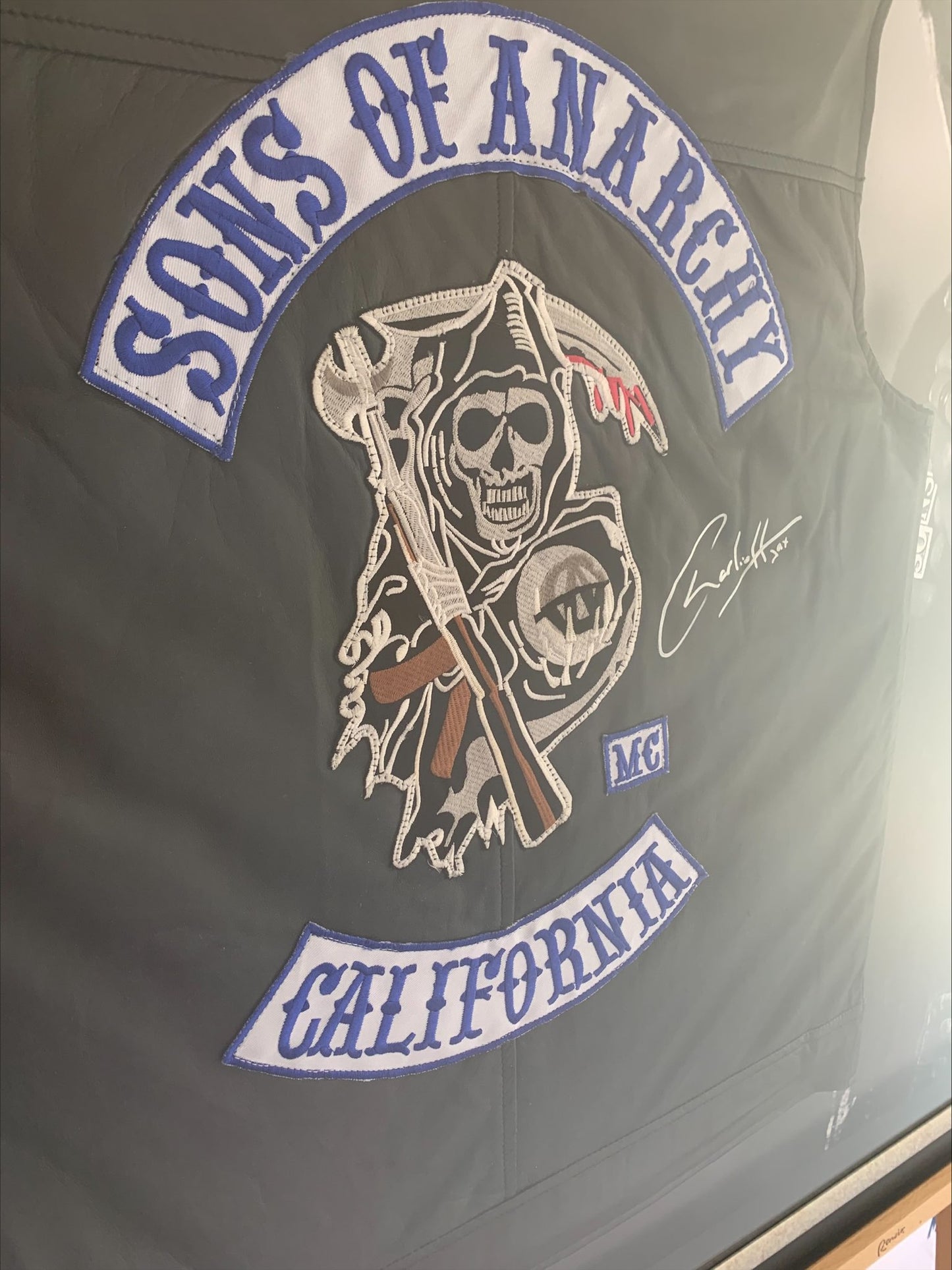Signed Charlie Hunnam Sons of Anarchy Black Bikers Vest Authentication Framed Inscribed JAX