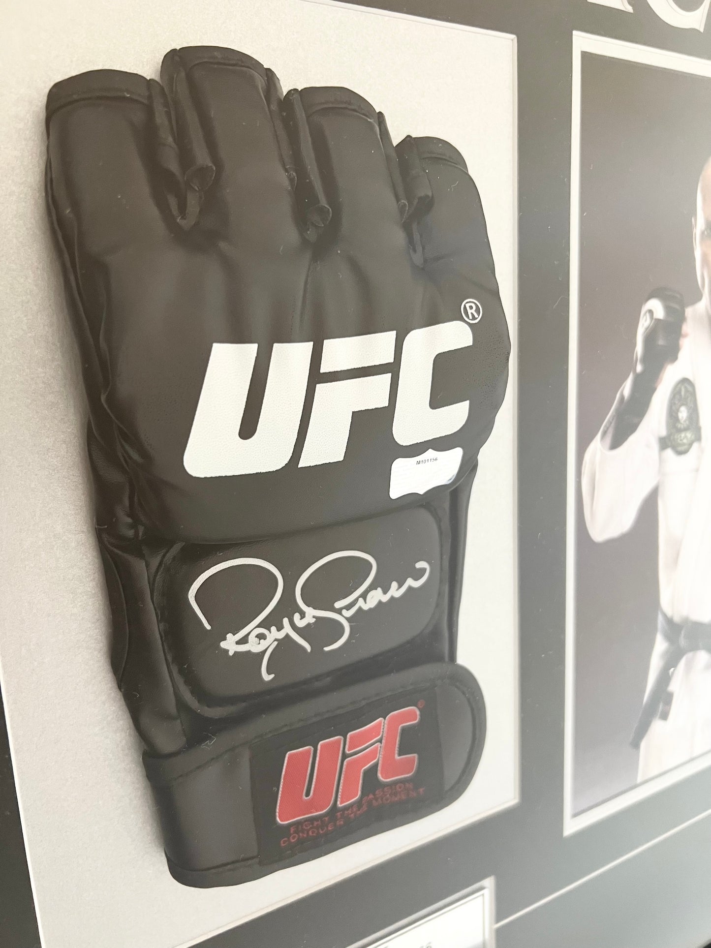 Royce Gracie Signed UFC MMA Autographed fighting Glove Beckett Authentication