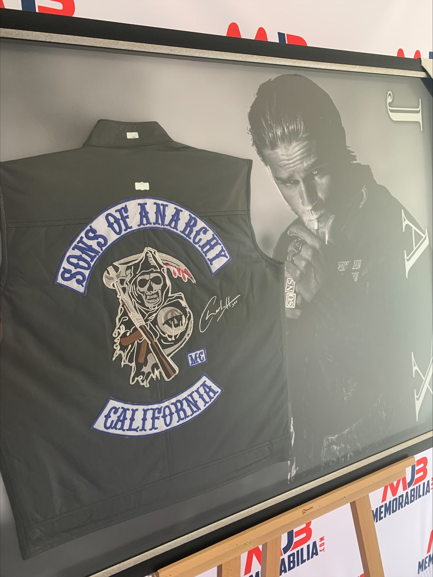 Signed Charlie Hunnam  Sons of Anarchy Black Bikers Vest Authentication Framed Inscribed JAX